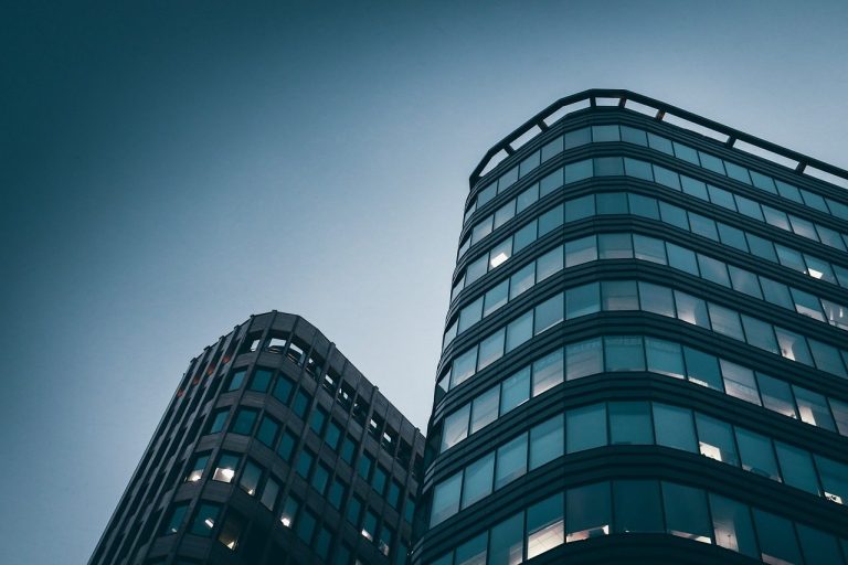 Eine Büroimmobilie mit ESG Anforderungen Eine Büroimmobilie mit ESG Anforderungen